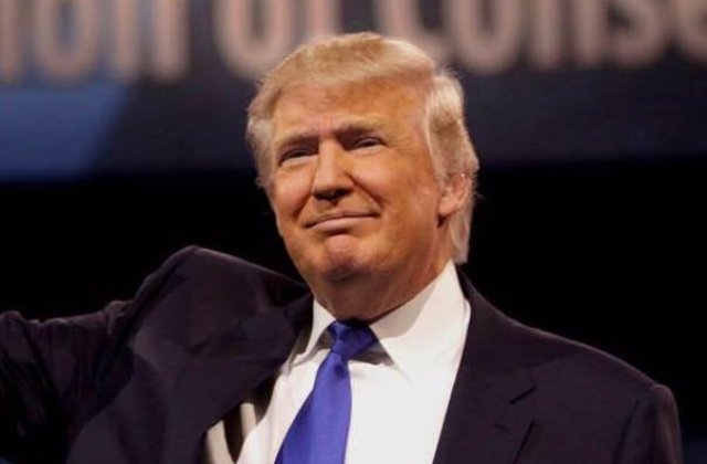 Trump lanseaza un nou atac asupra presei: "Inamicul poporului american"