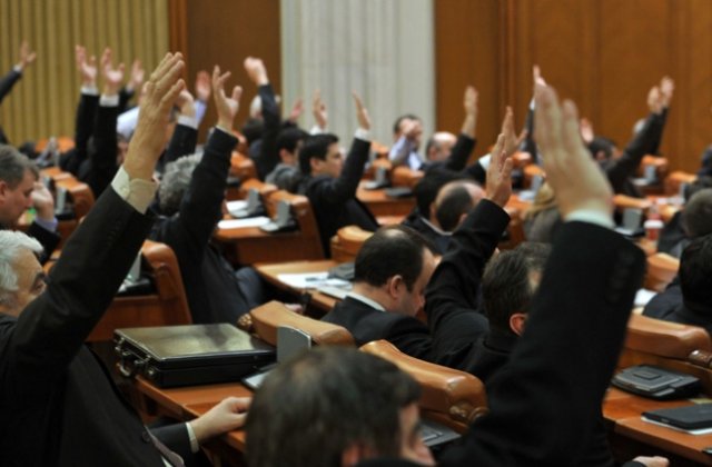 Comisia juridica a Camerei Deputatilor discuta luni OUG 14, iar in Senat se va dezbate respingerea OUG 13