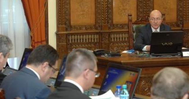 Basescu: Pericolul revenirii crizei este foarte aproape de noi toti