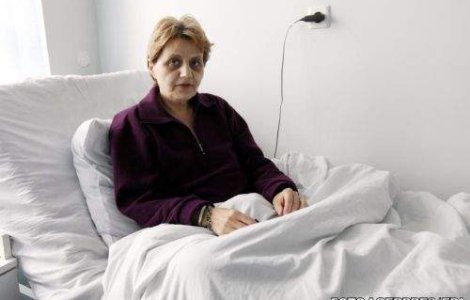 Invatatoarea Cristina Anghel renunta la greva foamei