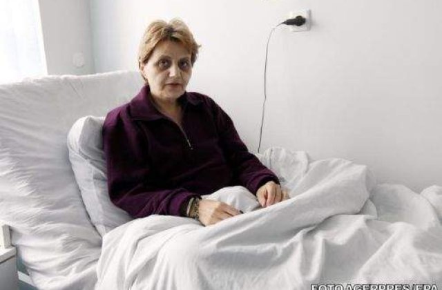 Invatatoarea Cristina Anghel renunta la greva foamei