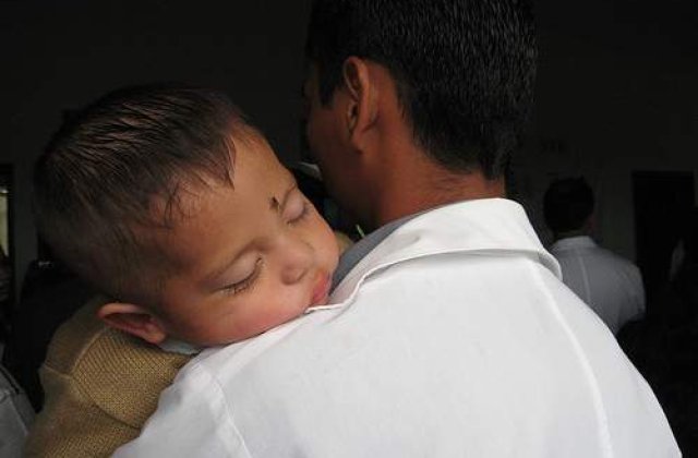 Peste 1.800 de doctori dau statul in judecata pentru reducerile salariale