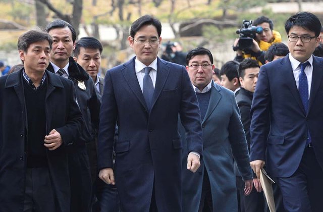 Seful Samsung, cu o avere de 6 mld de dolari, a fost inchis intr-o celula de 6 metri patrati, cu o saltea pe jos si fara dus