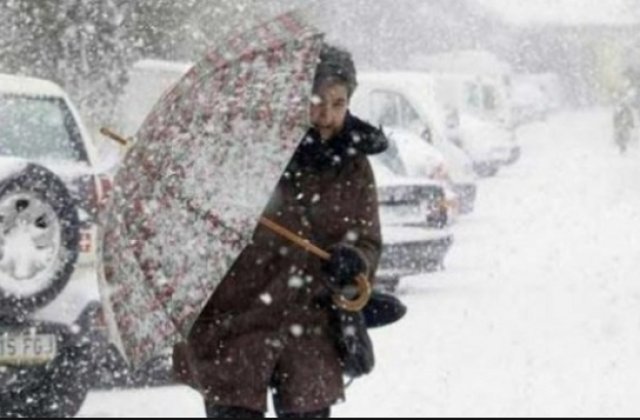 Informare de ninsori si viscol la munte, respectiv de vant, polei si ploi moderate in majoritatea regiunilor, de marti dimineata