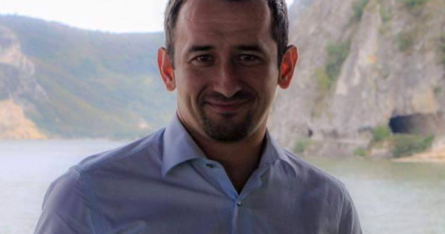 Educatie pe Facebook. Primarul din Moldova Noua ii face de ras in public pe cetatenii necivilizati