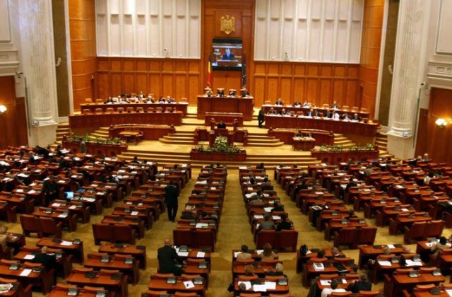 Legea de aprobare a OUG 14 si Legea de respingere a OUG 13 au fost adoptate de Camera Deputatilor