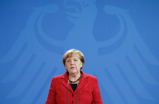 Merkel si conservatorii sai continua sa se mentina in fata SPD