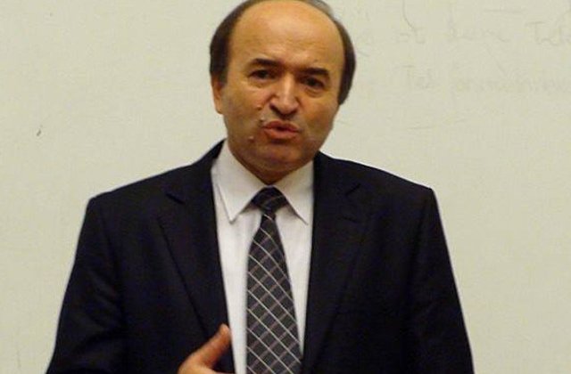 Tudorel Toader, noul ministru al Justitiei. Liviu Dragnea: "Nu i se va cere sa se inscrie in partid"