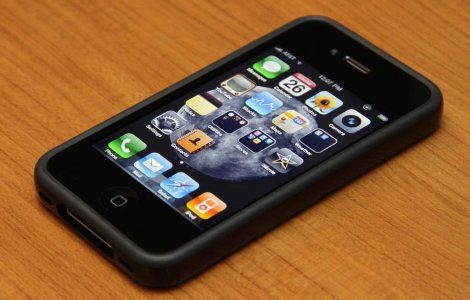 Multi englezi au intarziat la serviciu din cauza unui defectiuni la iPhone