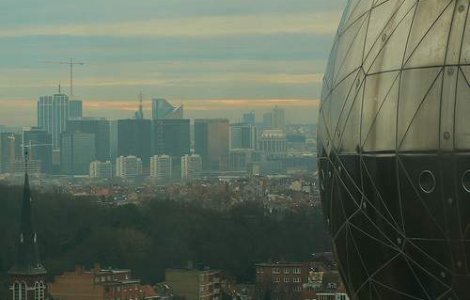  Top  Isteria privind colete-capcana continua