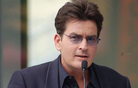 Charlie Sheen divorteaza