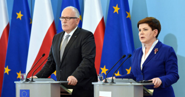 Bruxelles-ul va cere acordul tarilor UE inainte sa pedepseasca Polonia