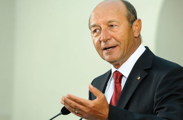 Traian Basescu propune infiintarea unei comisii pentru 'ajustarea' Codului penal si a Codului de procedura penala