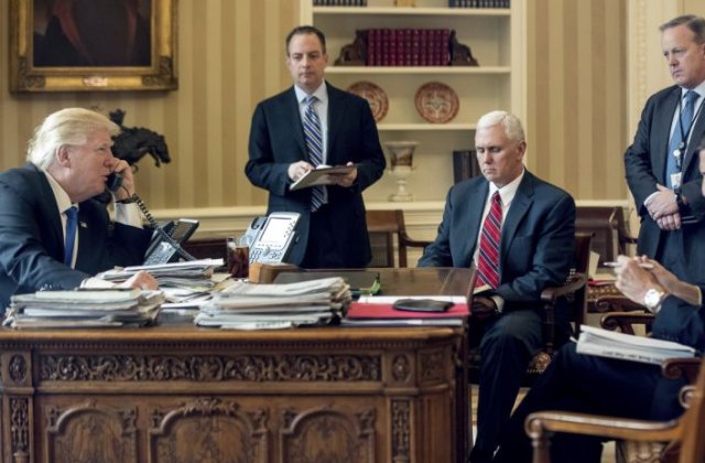 Casa Alba a cerut FBI sa cenzureze articolele din presa cu privire la legaturile dintre asociatii lui Trump si Rusia