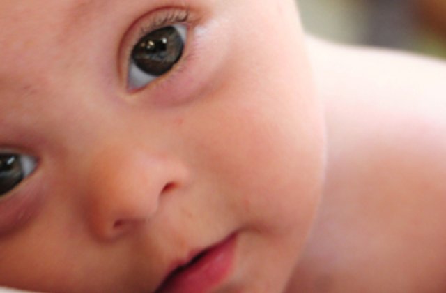 Ministrii Sanatatii si Muncii amana ordinul care ar fi lasat copiii cu sindrom Down fara drept la insotior