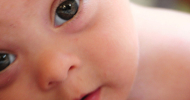 Ministrii Sanatatii si Muncii amana ordinul care ar fi lasat copiii cu sindrom Down fara drept la insotior