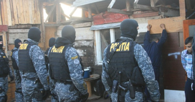 Aproape 2,5 kilograme de droguri, confiscate de politisti