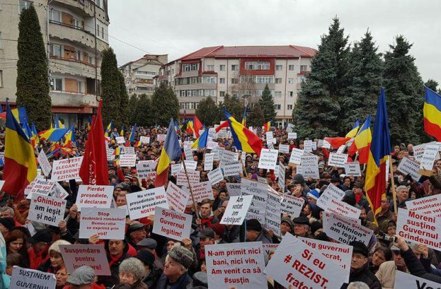 Primar PSD, la mitingul de la Targoviste, catre colegi: Ba, dobitocilor, eu sunt primar, nu actor!
