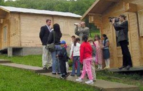 Copii dati in plasament contra mita