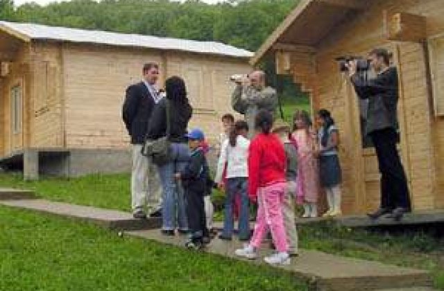 Copii dati in plasament contra mita