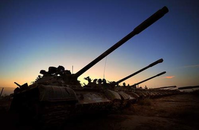 Rusia a inceput livrarile de arme catre Afganistan