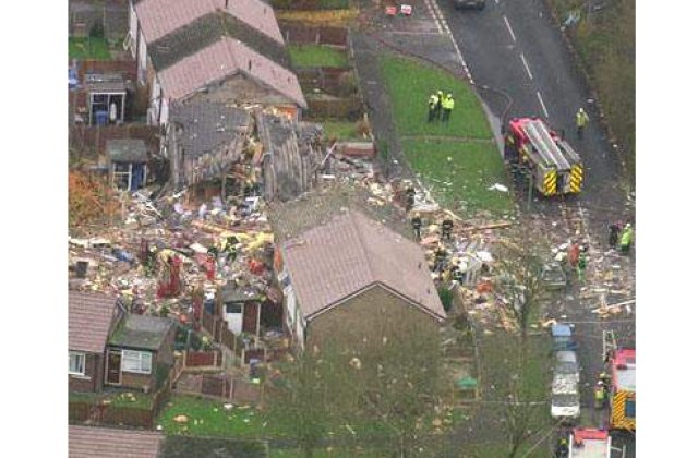 [VIDEO]: Marea Britanie: Mai multe persoane, ranite intr-o explozie puternica