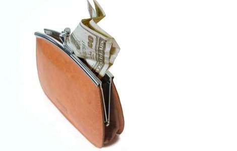 Vass: Salariul minim va creste anul viitor cel putin cu rata inflatiei