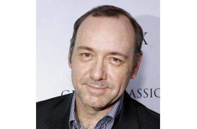 Kevin Spacey, decorat de regina Elisabeta a II-a