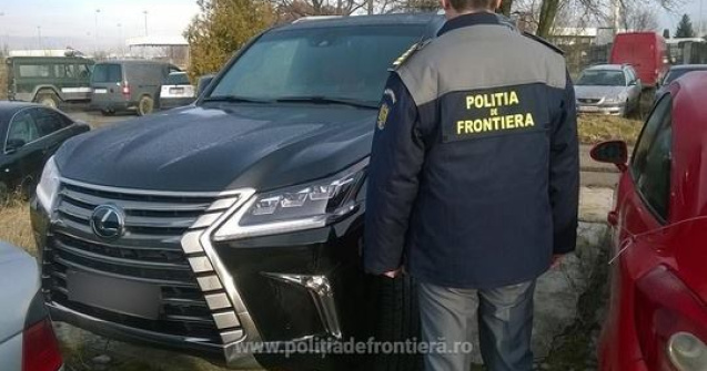 Un Lexus de 160.000 de euro, sechestrat in vama Petea