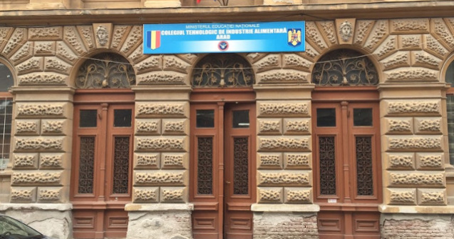 Arad: Liceul in care elevii au gasit un sobolan mort pe hol, amendat cu 3.000 de lei