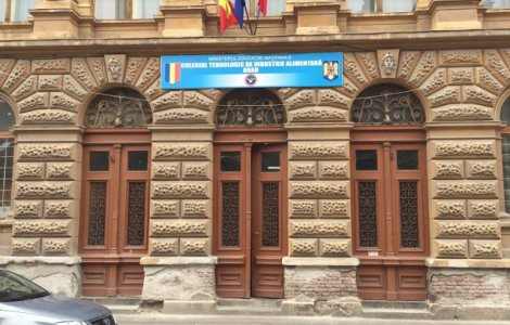 Arad: Liceul in care elevii au gasit un sobolan mort pe hol, amendat cu 3.000 de lei