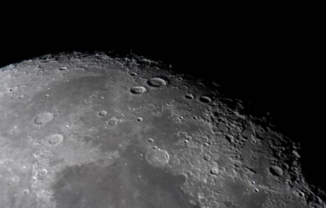 Compania SpaceX va lansa anul viitor o misiune de orbitare a Lunii