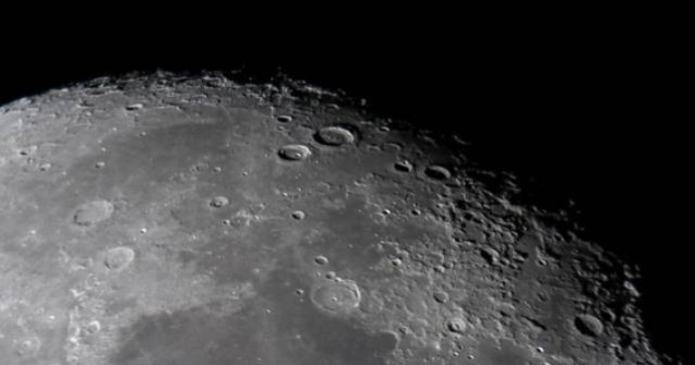 Compania SpaceX va lansa anul viitor o misiune de orbitare a Lunii