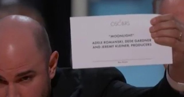 Vinovatul principal pentru gafa de la Oscar: un contabil care publica mesaje pe Twitter