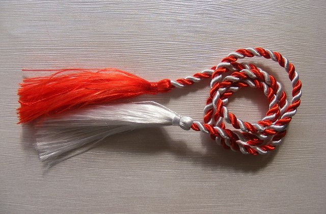 Martisorul, simbolul reinnoirii si sperantei! Traditii si superstitii de 1 martie