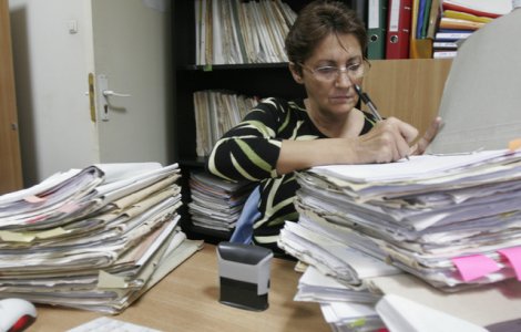 Bugetarii s-ar putea sa primeasca in curand spor de stres