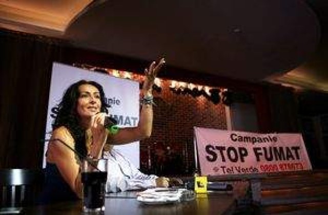 Mihaela Radulescu o invita pe Andreea Marin sa pozeze in chiloti rosii