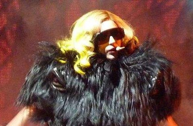 Lady Gaga, bantuita de fantome