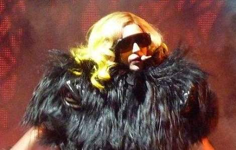Lady Gaga, bantuita de fantome