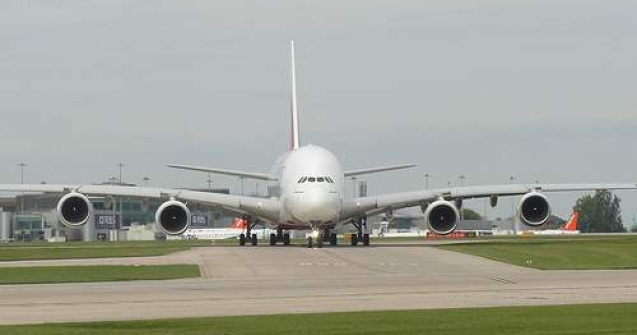  Top  Un avion Airbus A380 a aterizat de urgenta in Singapore