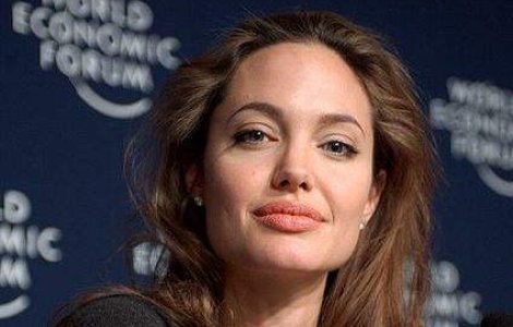 Angelina Jolie, din nou geloasa pe Jenn