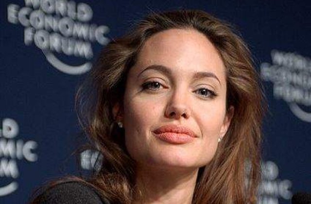 Angelina Jolie, din nou geloasa pe Jenn