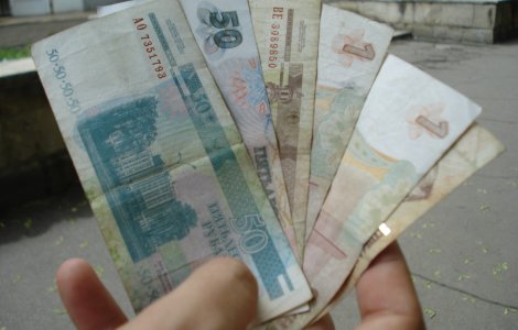 Rubla devine moneda oficiala in Estul Ucrainei