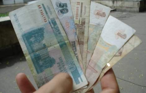 Rubla devine moneda oficiala in Estul Ucrainei