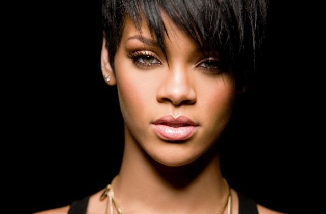 Rihanna, incantata de premiul oferit de Harvard