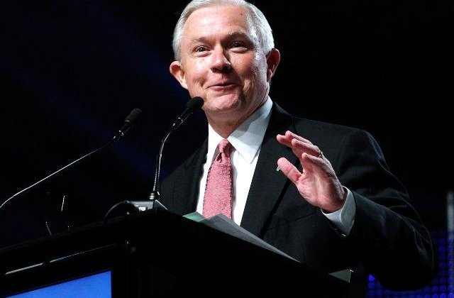 Procurorul general al Statelor Unite, acuzat ca s-ar fi intalnit de doua ori cu ambasadorul Rusiei, inainte de a fi numit in functie