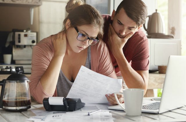 3 solutii pentru romanii care vor un imprumut mic. Ce varianta este mai avantajoasa