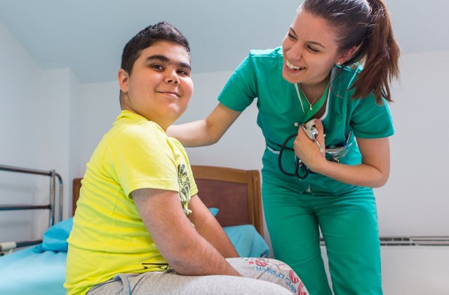 Hospice: Nu ii lasa sa devina invizibili pe cei care lupta pentru viata lor