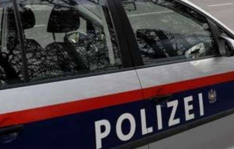 Austria: 8 migranti irakieni, condamnati la inchisoare dupa ce au violat o turista