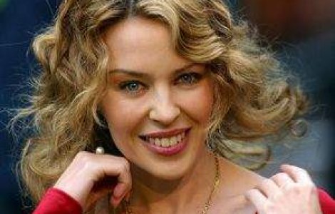 Kylie Minogue se gandeste sa devina lesbiana